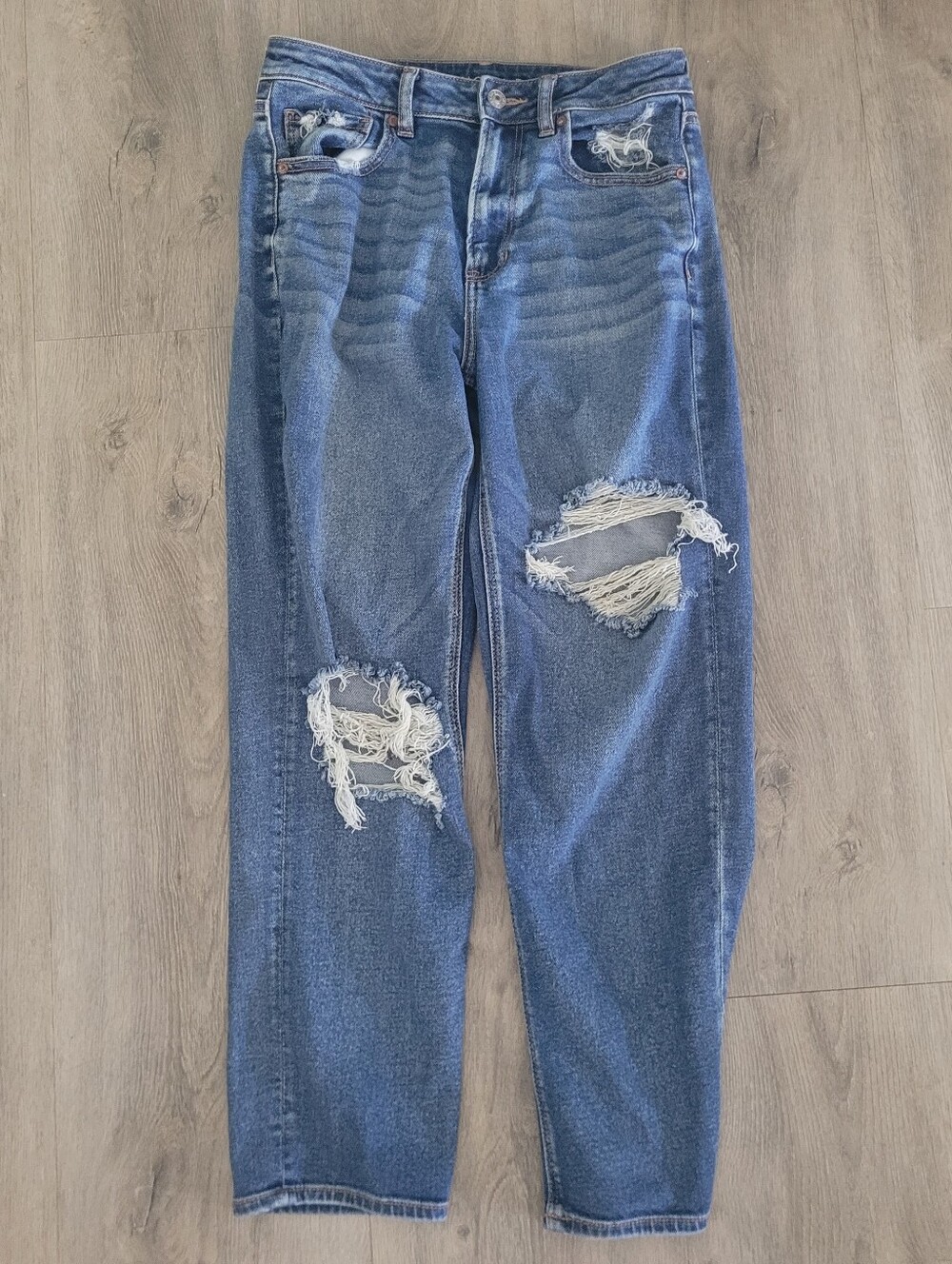 American Eagle Womens Mom Straight Blue Distressed Jeans size 6 stretch